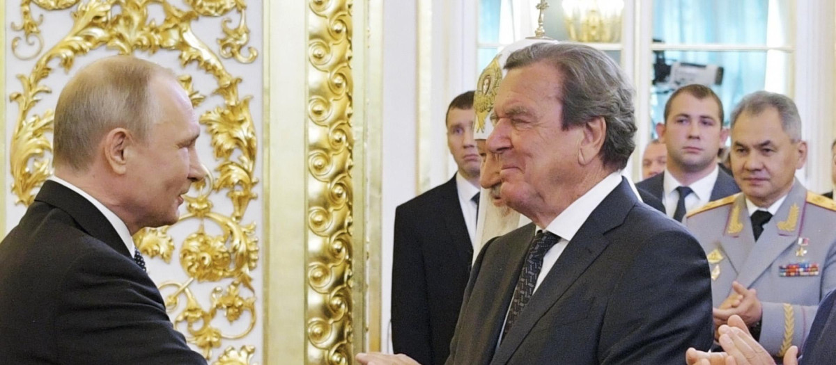 Vladimir Putin y Gerhard Schröeder en el Krémlin en 2018
