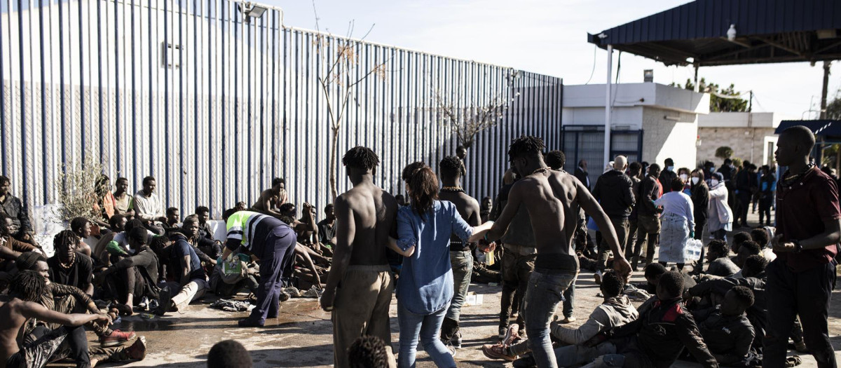 Este miércoles la valla de Melilla vivió el mayor asalto que se conoce con el intento de más de 2.500 migrantes