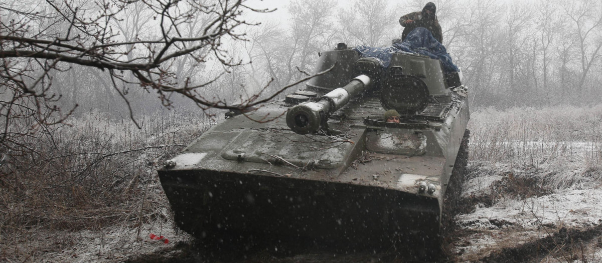 Un tanque en la región prorrusa de Lugansk, este miércoles