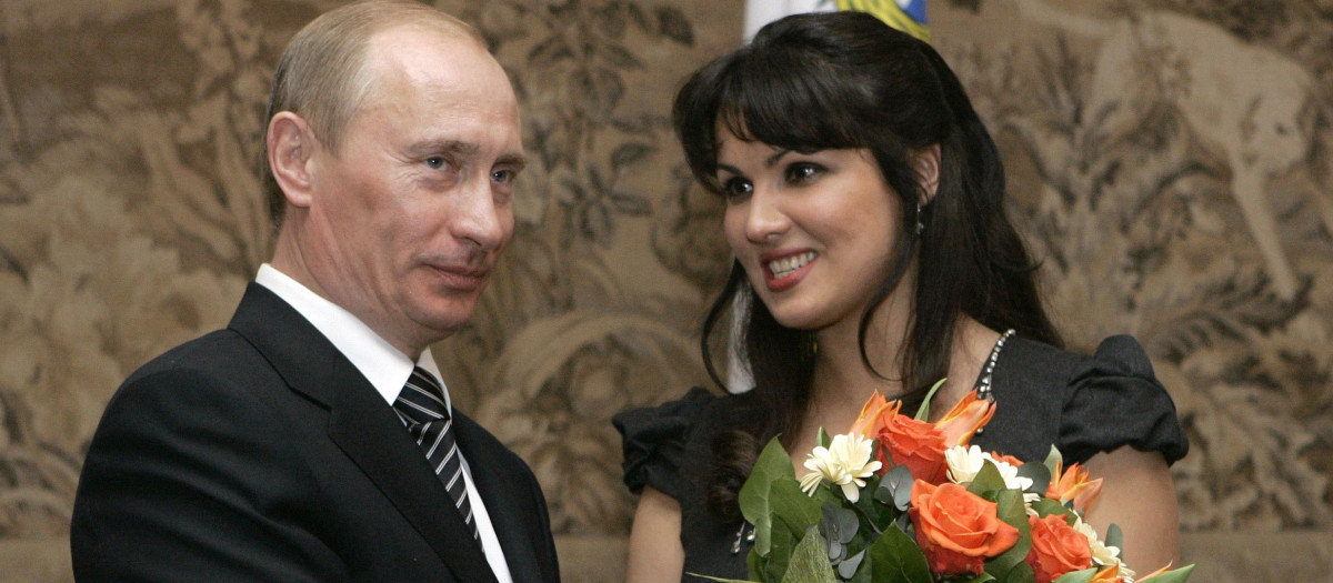 Putin y Anna Netrebko en una foto de 2008 en el Teatro Marrinsky de San Petersburgo