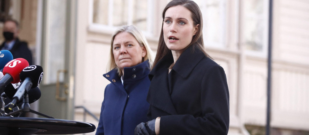 La primera ministra finlandesa, Sanna Marin (D), y su homóloga sueca, Magdalena Andersson