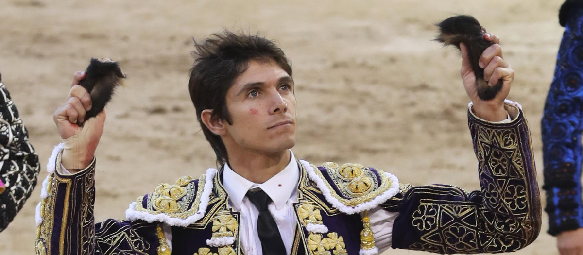 El torero Sebastián Castella durante la Feria de San Isidro en Madrid.
30/05/2018
En la foto tras cortar dos orejas