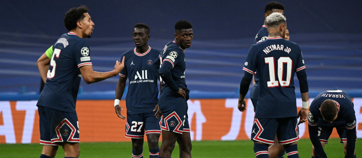 Jugadores del PSG durante su partido del miércoles en el Bernabéu