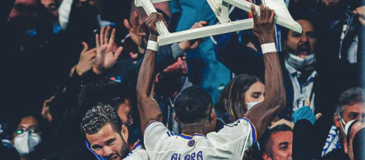 Alaba celebra la victoria del Madrid frente al PSG