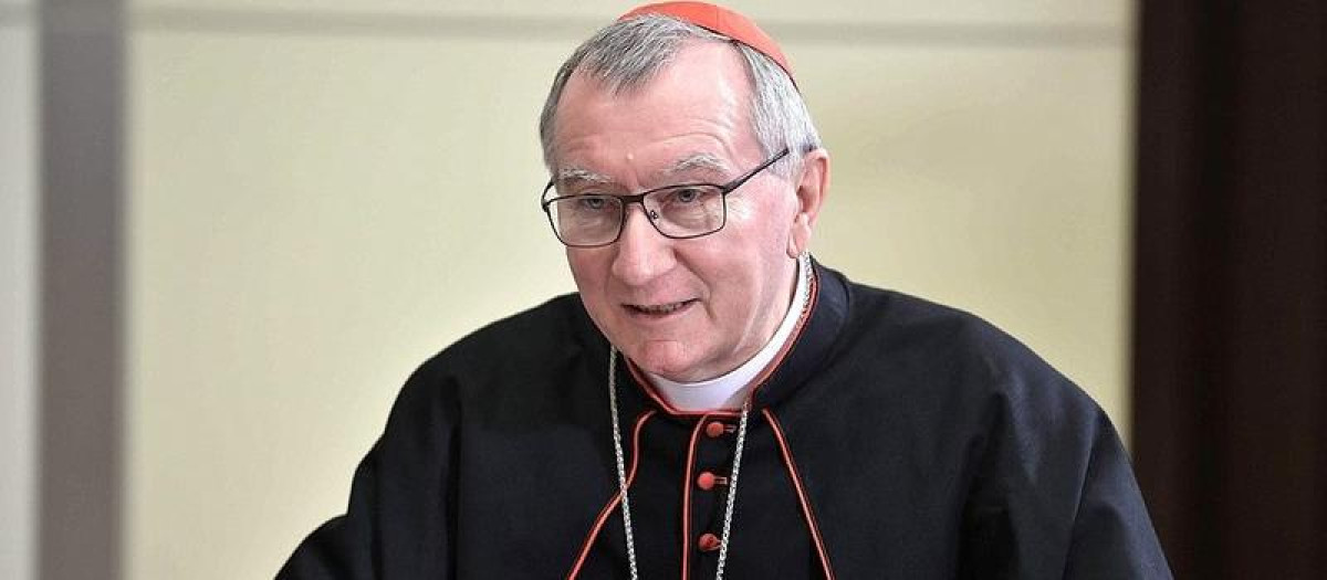 Pietro Parolin hablando durante una reunión con el presidente ruso, Vladimir Putin, en Sochi