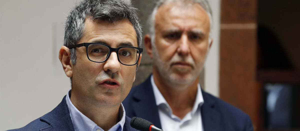 El ministro de Presidencia, Félix Bolaños, y el presidente del Gobierno de Canarias, Ángel Víctor Torres