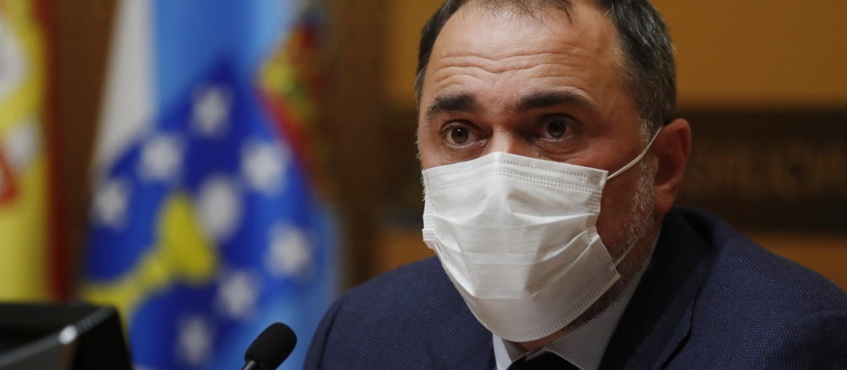 El conselleiro de Sanidade, Julio García Comesaña, en rueda de prensa