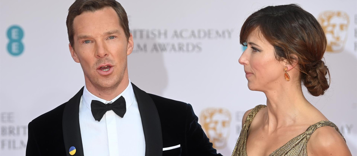 Benedict Cumberbatch y Sophie Hunter asisten a la entrega de los premios BAFTA donde se ha impuesto como mejor película El Poder del Perro