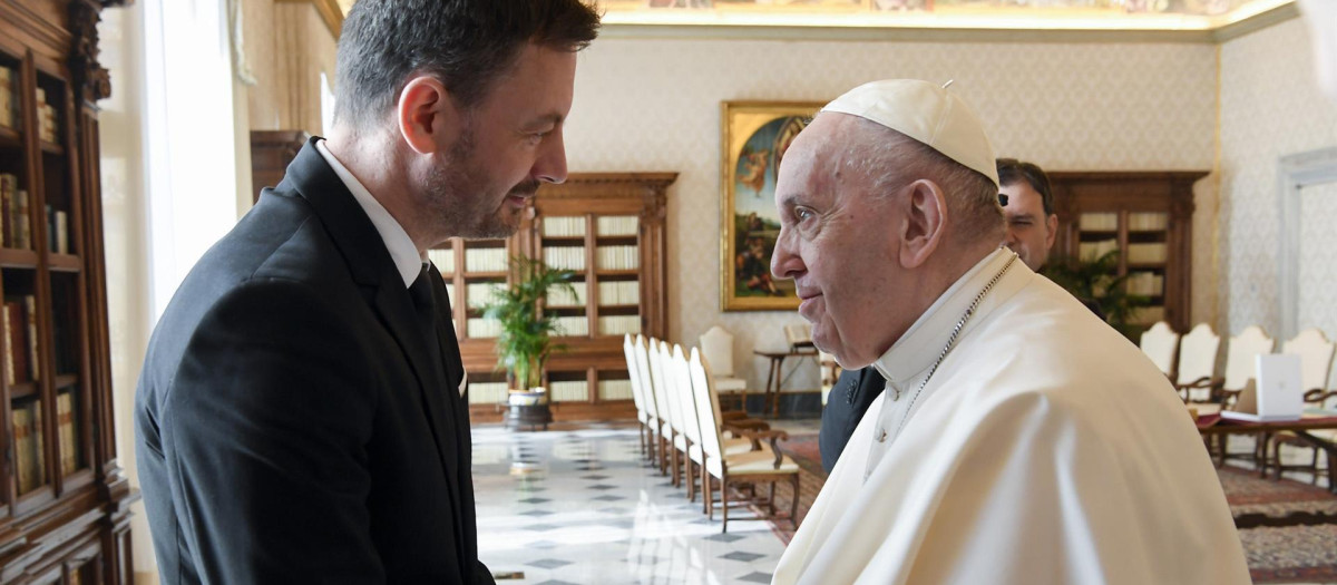 El Santo Padre da la bienvenida al primer ministro de Eslovaquia