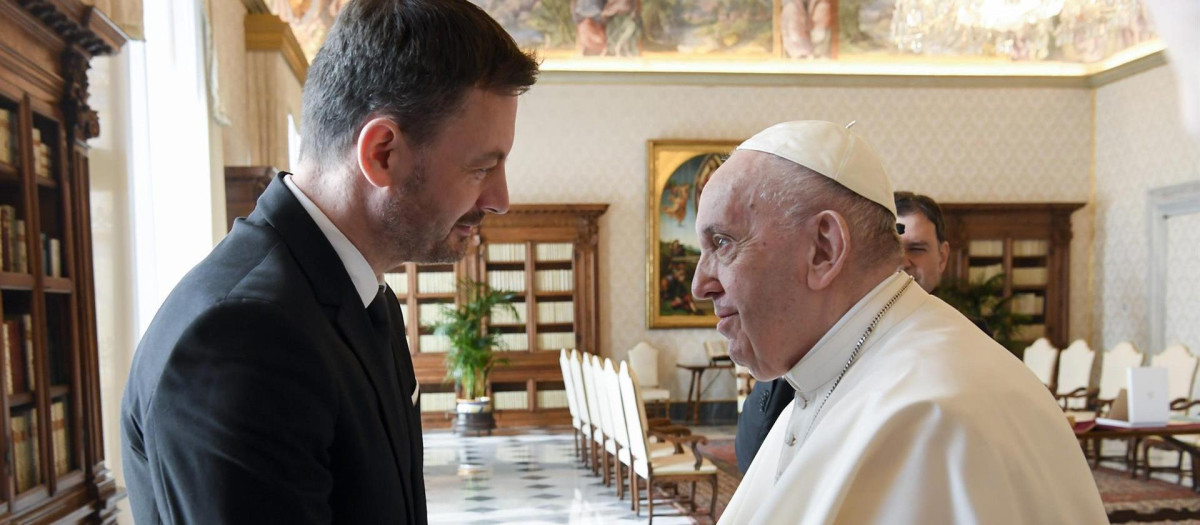 El Santo Padre da la bienvenida al primer ministro de Eslovaquia