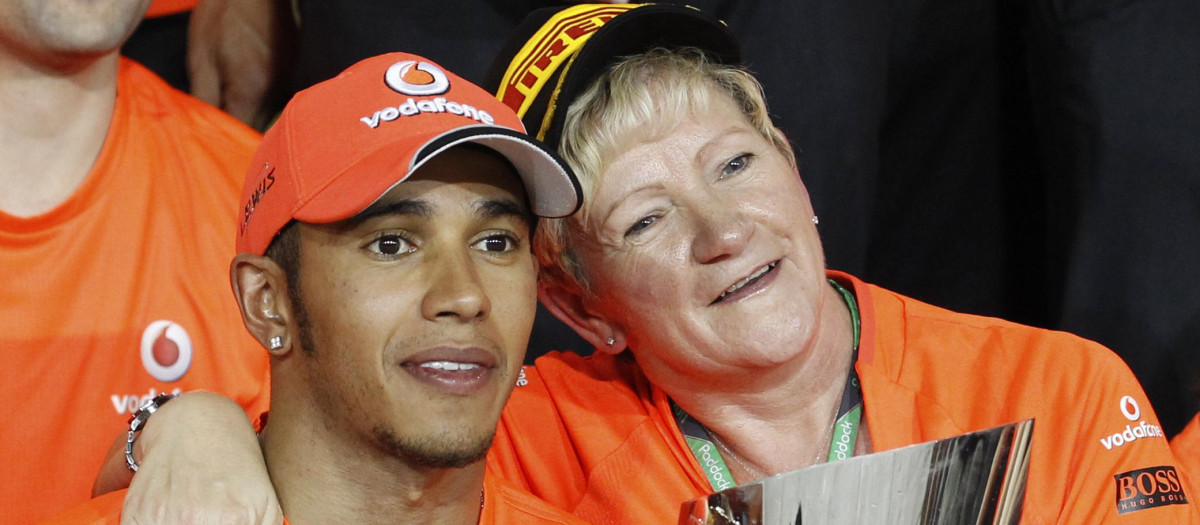 Lewis Hamiltonin junto a su madre, Carmen