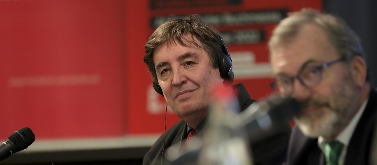GRAF1160. FRÁNCFORT, 17/03/2022.- El director del Instituto Cervantes, Luis García Montero, durante la presentación del programa de España como país invitado a la Feria del Libro de Fráncfort, este jueves, en Fráncfort. EFE/ Friedemann Vogel