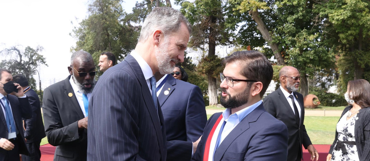 Tras la toma de posesión de la presidencia chilena, Gabriel Boric charló con Felipe VI