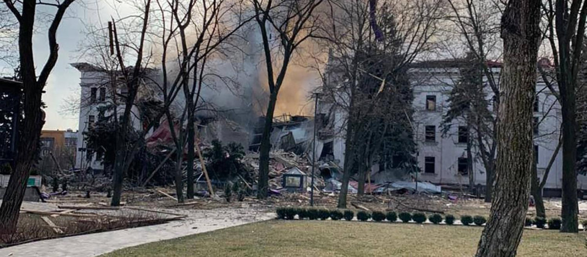 El teatro de Mariúpol bombardeado esta semana
