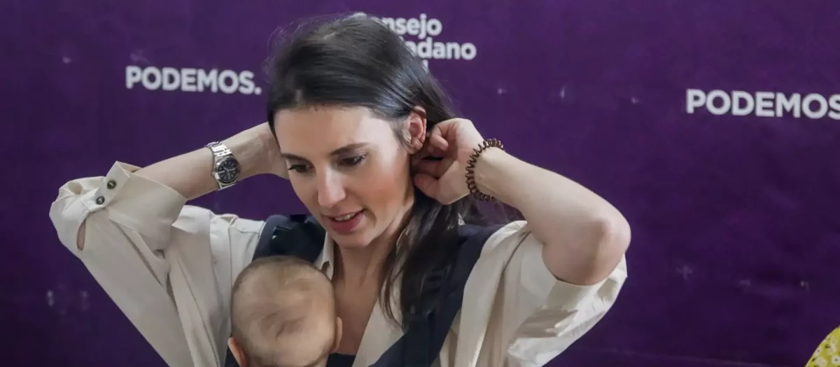 Irene Montero con uno de sus hijos pequeños