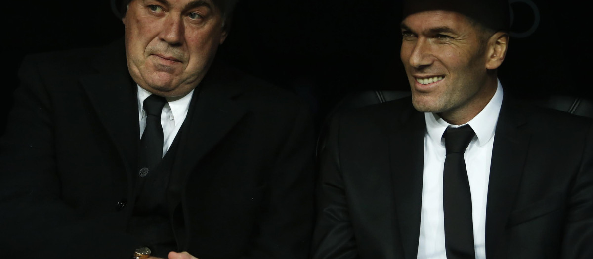Carlo Ancelotti junto a Zinedine Zidane cuando el francés fue el segundo del italiano
