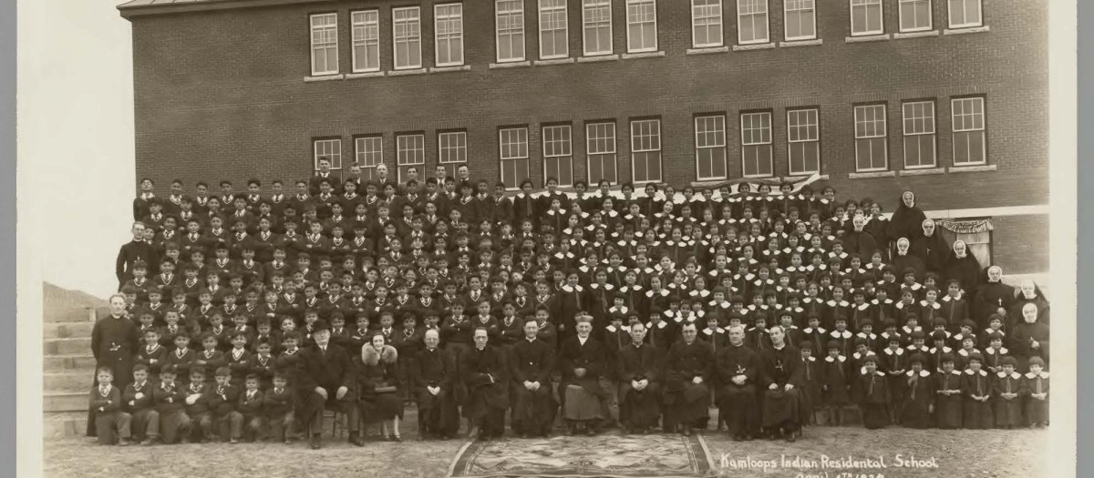 Alumnos del internado Kamloops Indian Residential School, 1837