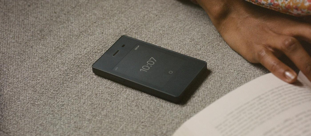Light Phone es un móvil creado expresamente para utilizarse poco