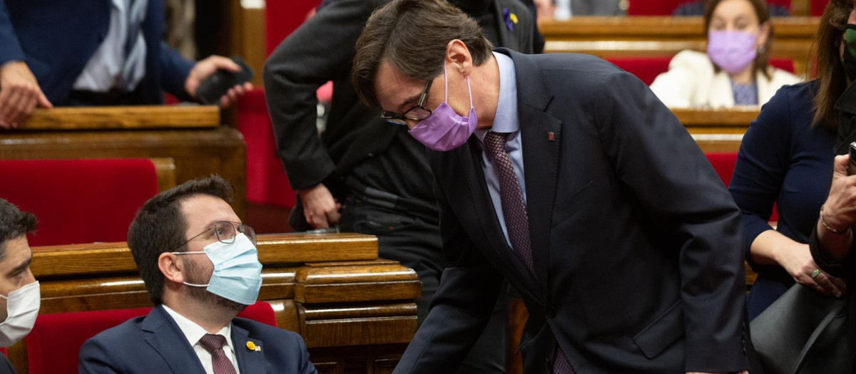 Pere Aragonès y Salvador Illa en el Parlament de Cataluña