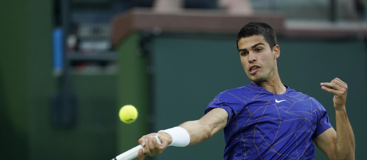 Carlos Alcaraz durante un partido en Indian Wells