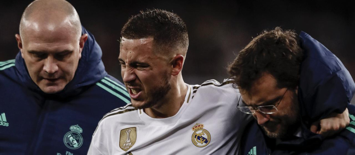 Eden Hazard se duele de su lesión contra el PSG en 2019