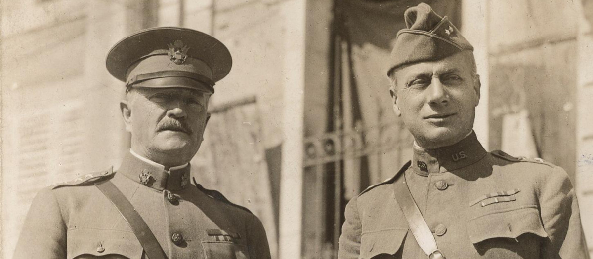 El mayor general William Wright con el general John J. Pershing en Lucey , Francia, septiembre de 1918