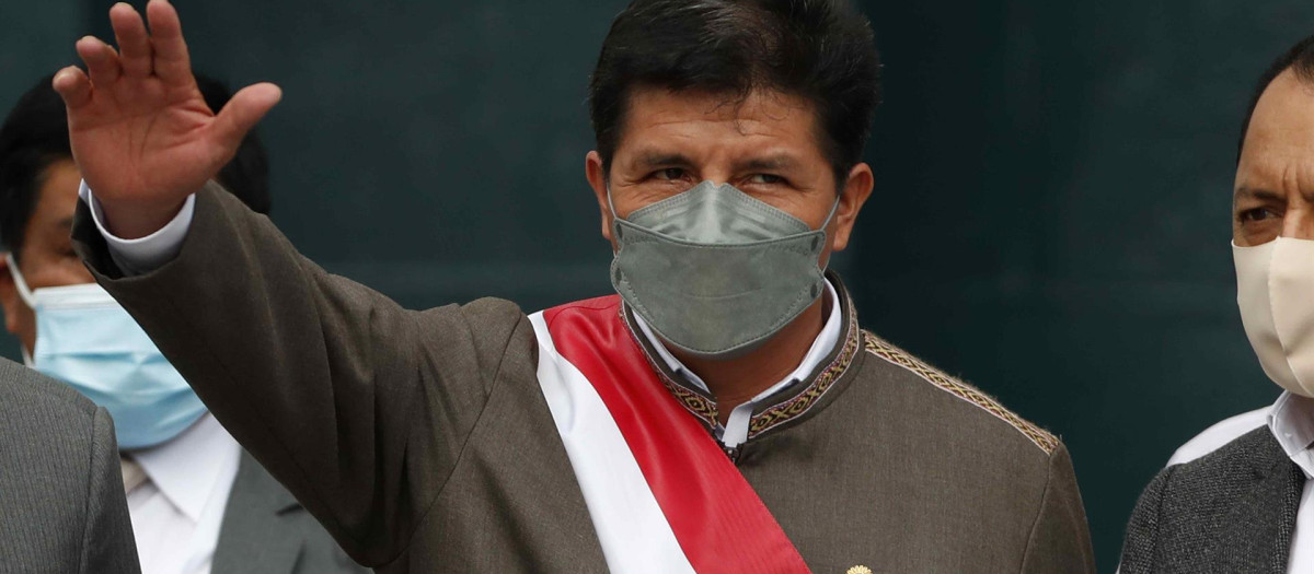 El presidente del Perú, Pedro Castillo, ayer a su salida del Congreso, en Lima