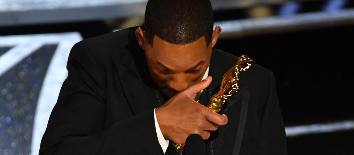El actor Will Smith con el Oscar en la mano en la gala de este 2022.
