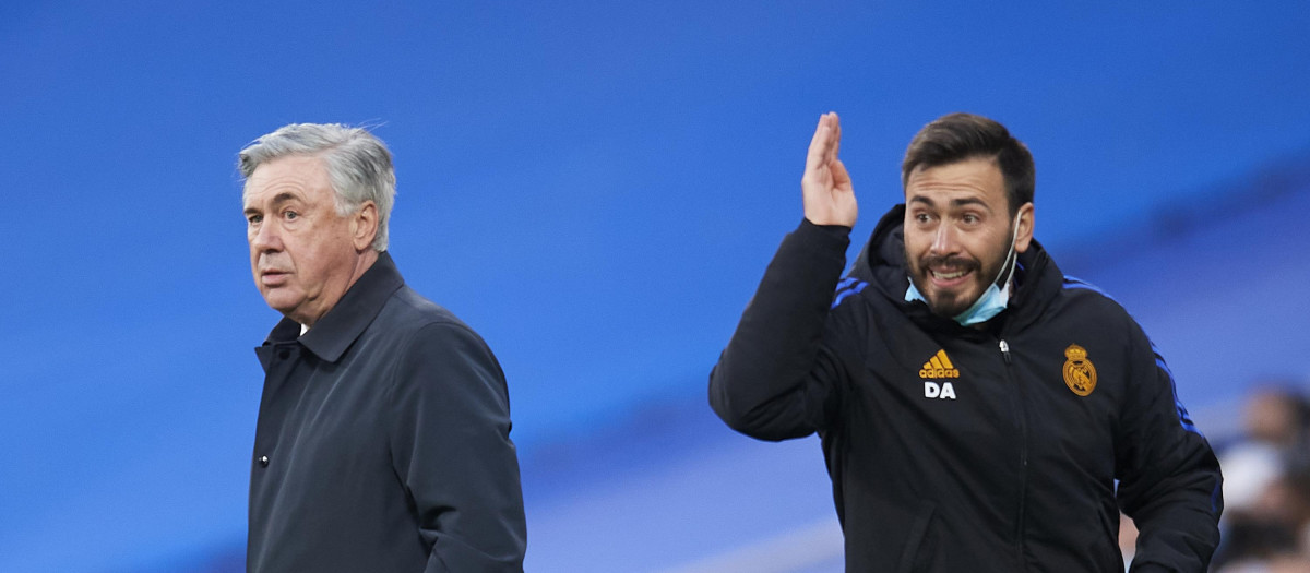 Carlo Ancelotti junto a su hijo y asistente Davide