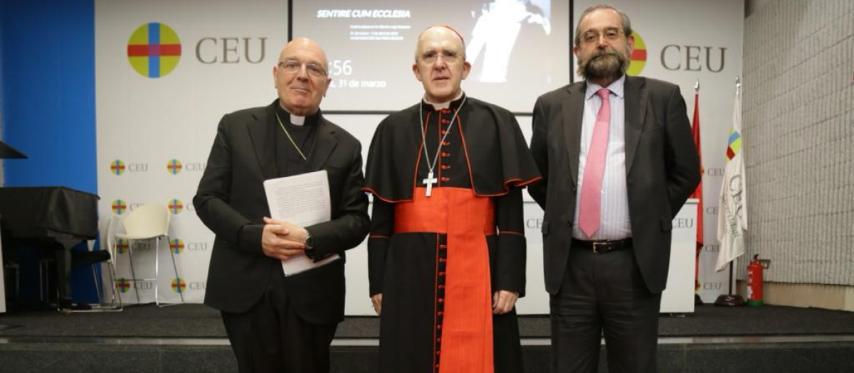 Massimo Camisasca, Carlos Osoro y Alfonso Bullón de Mendoza en la apertura de las Jornadas