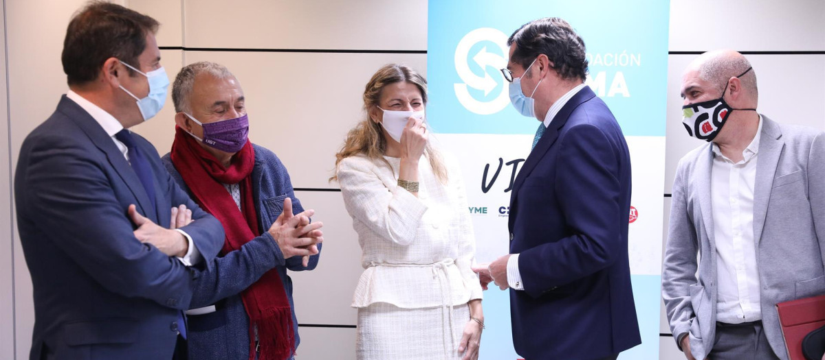 Los líderes sindicales y empresariales, en una reunión anterior con la ministra Yolanda Díaz.