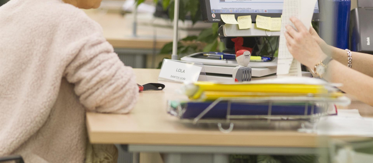 Los sindicatos han tachado de «irresponsabilidad» que los ciudadanos no puedan optar a un servicio público de calidad