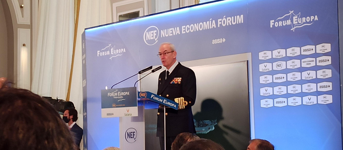El Jemad, Almirante General Teodoro López Calderón, durante su intervención en el Foro Nueva Economía