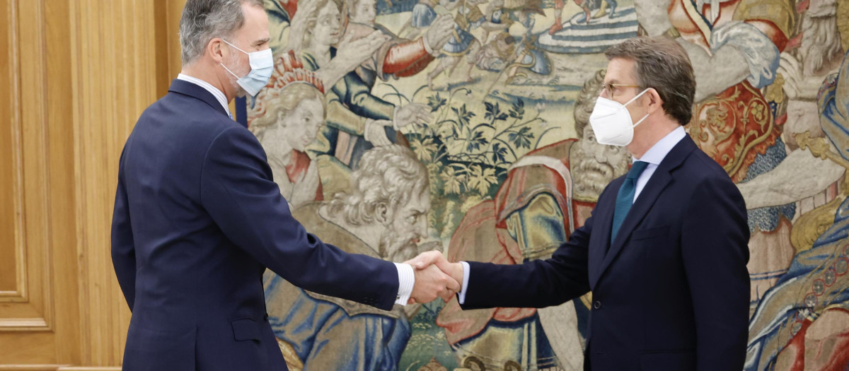 El Rey Felipe VI y el presidente del PP, Alberto Núñez Feijóo