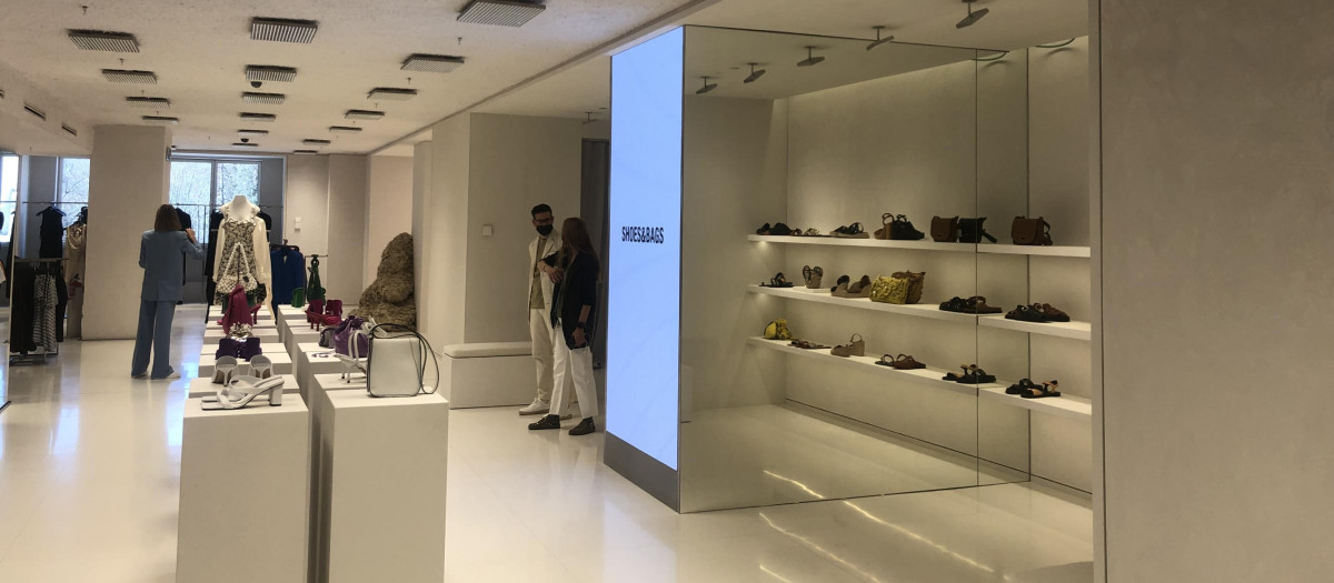 Área de calzada y complementos femeninos de Zara Plaza de España
