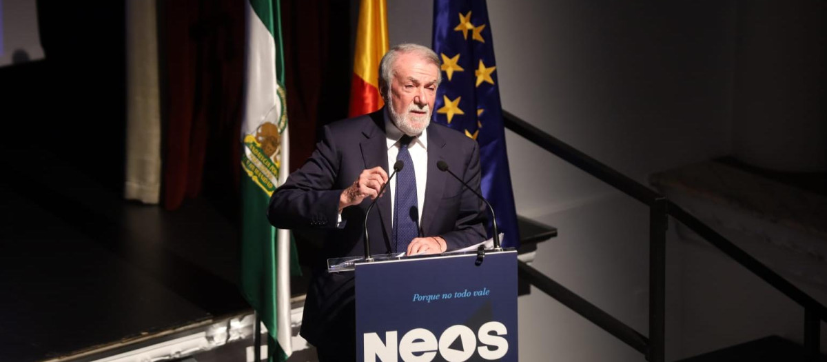 Jaime Mayor Oreja, en un encuentro de NEOS en Sevilla