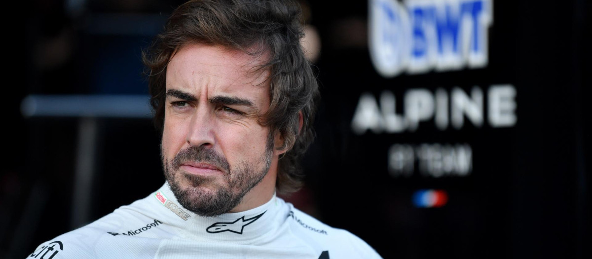 Fernando Alonso durante los primeros entrenamientos en Australia