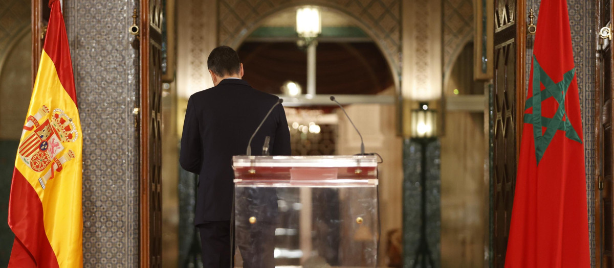 Pedro Sánchez tras la rueda de prensa del jueves en Rabat