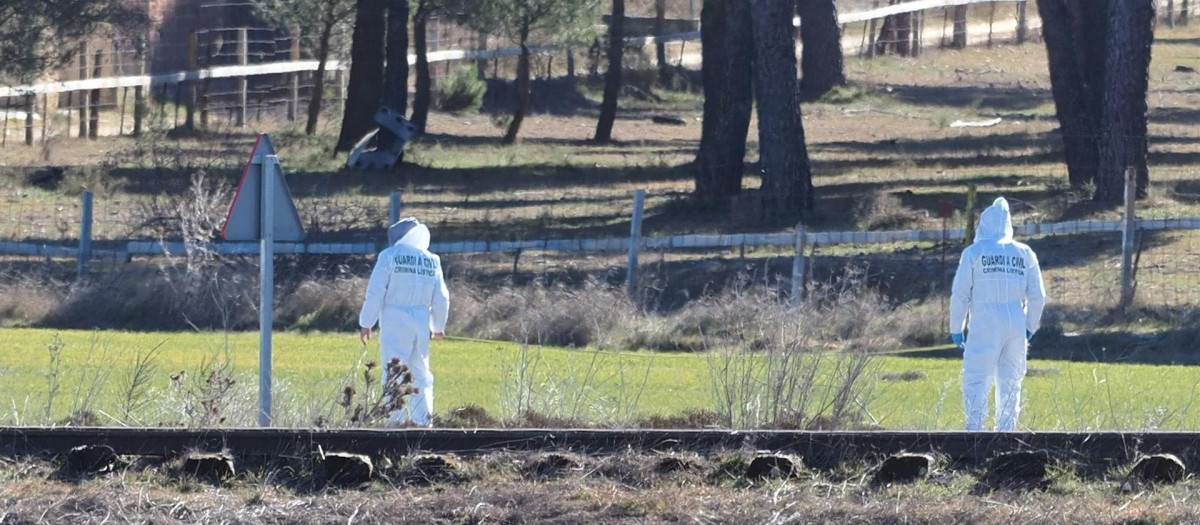 Agentes de la Guardia Civil en el lugar donde se encontró el cadáver de Esther López de la Rosa