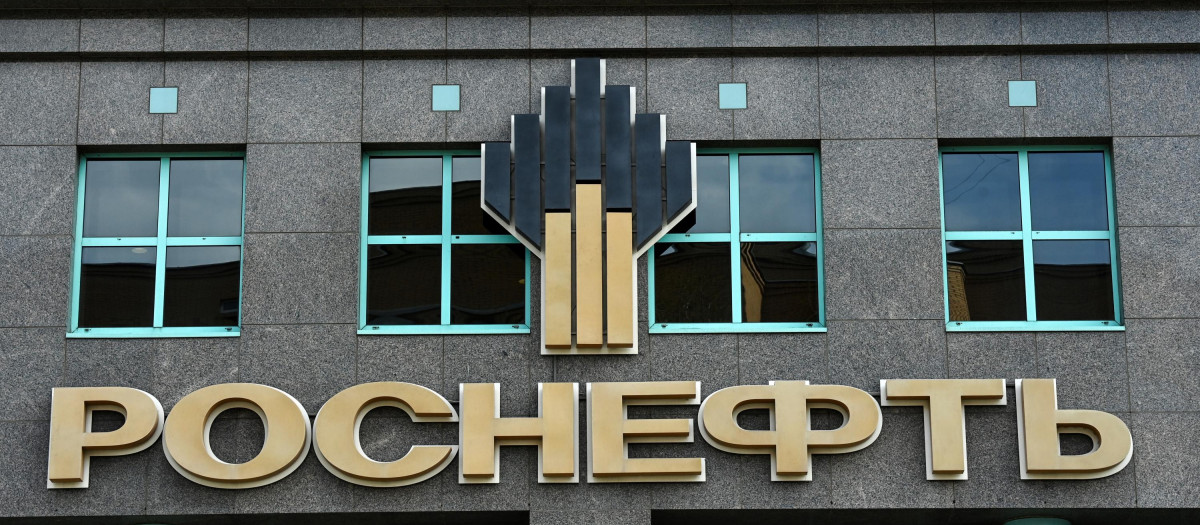 El logo en ruso de la petrolera estatal rusa Rosneft