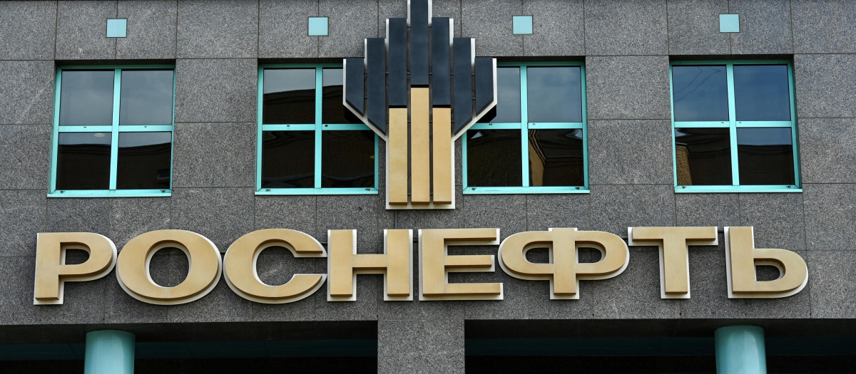El logo en ruso de la petrolera estatal rusa Rosneft