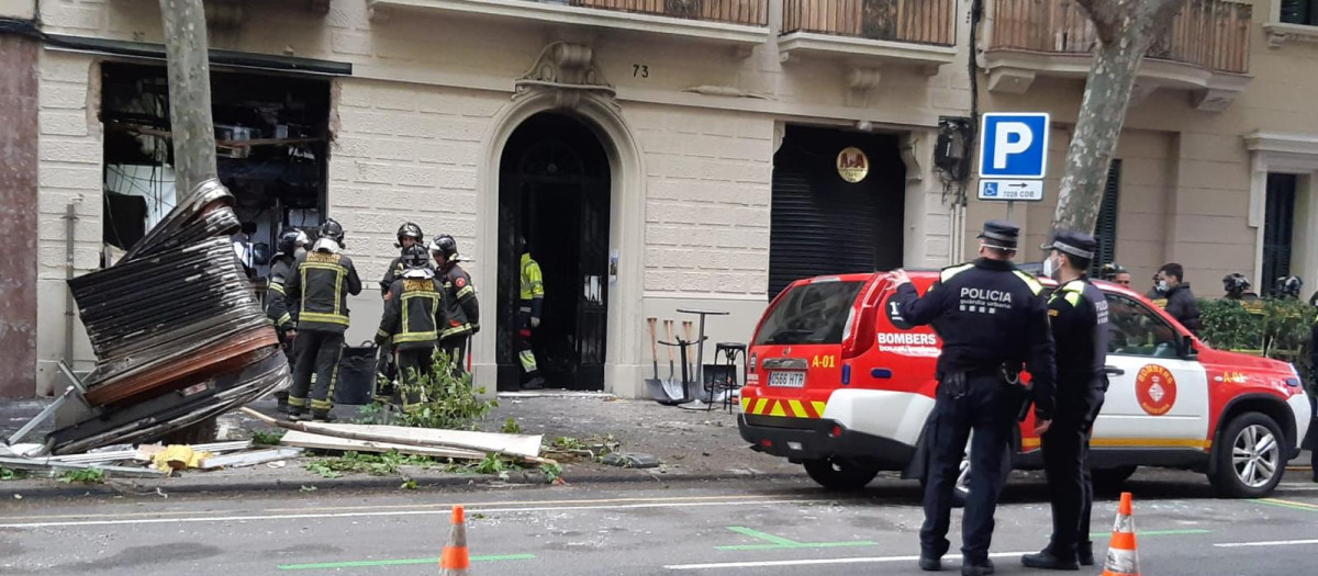 El edificio afectado por las llamas en Barcelona