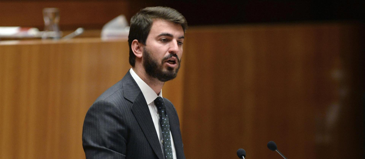 Juan García-Gallardo, durante la réplica a los grupos parlamentarios en las Cortes castellanoleonesas, en la sesión de investidura de Fernández Mañuecoo