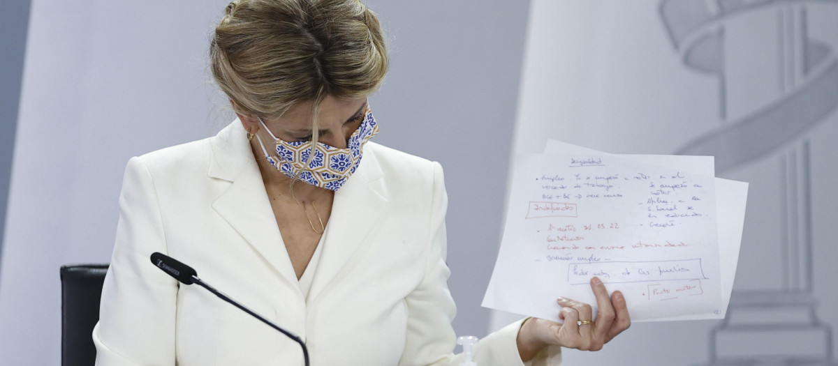 La vicepresidenta segunda y ministra de Trabajo, Yolanda Díaz durante la rueda de prensa tras la reunión del Consejo de Ministros