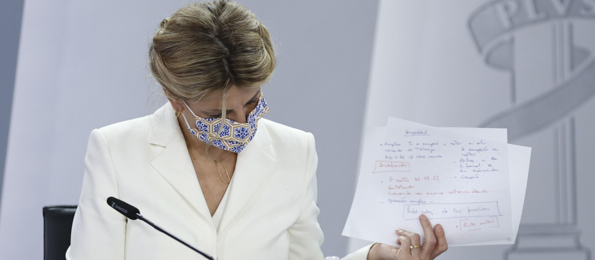 La vicepresidenta segunda y ministra de Trabajo, Yolanda Díaz durante la rueda de prensa tras la reunión del Consejo de Ministros