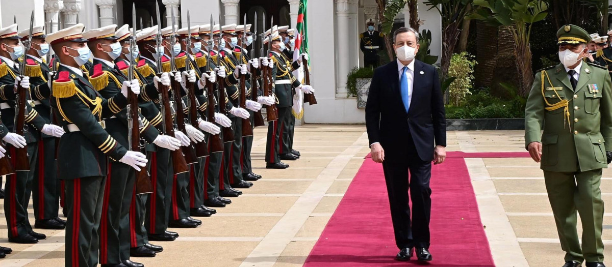 Mario Draghi es recibido en Argelia