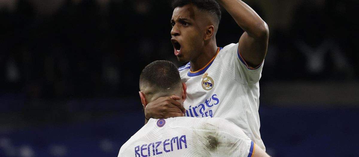Benzema y Rodrygo celebran el gol que forzó la prórroga