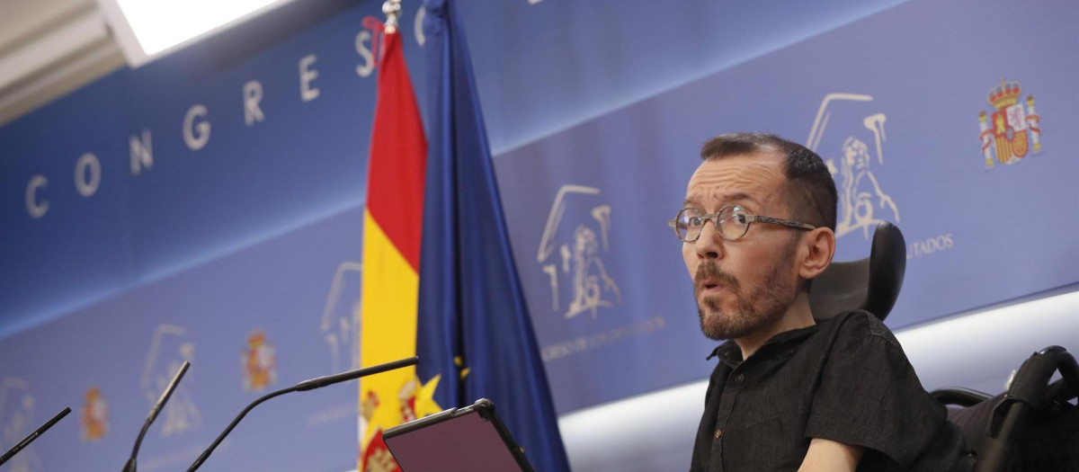 El portavoz de Unidas Podemos, Pablo Echenique durante la rueda de prensa tras la Junta de Portavoces del Congreso celebrada este martes