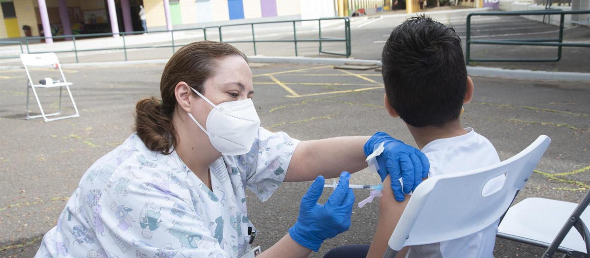 Los primeros estudios han descartado que los casos de hepatitis estén relacionados con la vacuna del coronavirus