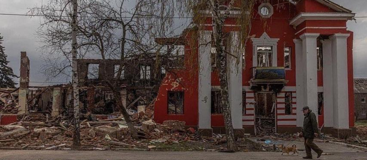 Edificios destruidos tras los bombardeos rusos en el este de Ucrania